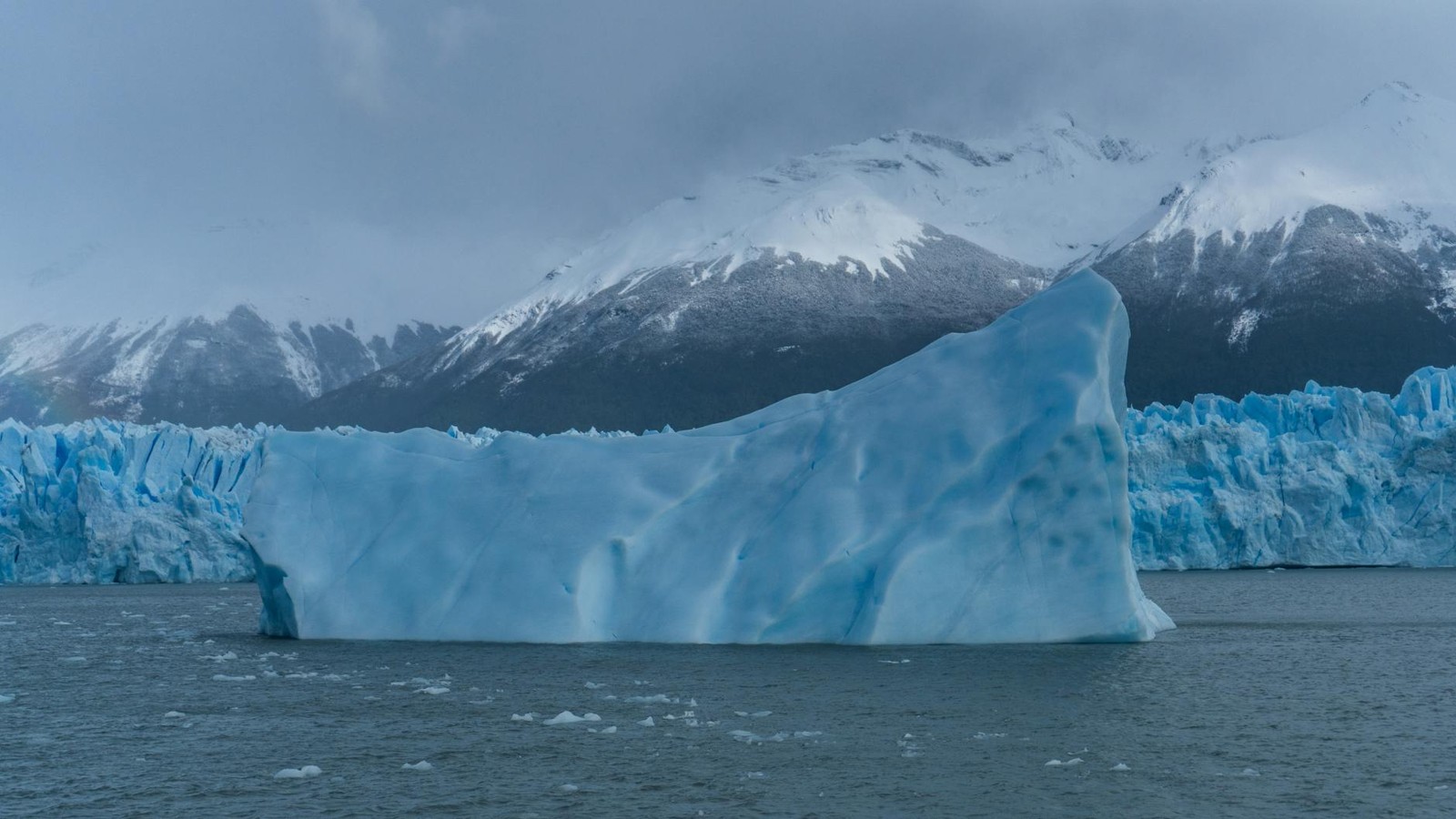 El Calafate - Commander Armando Tola International Airport